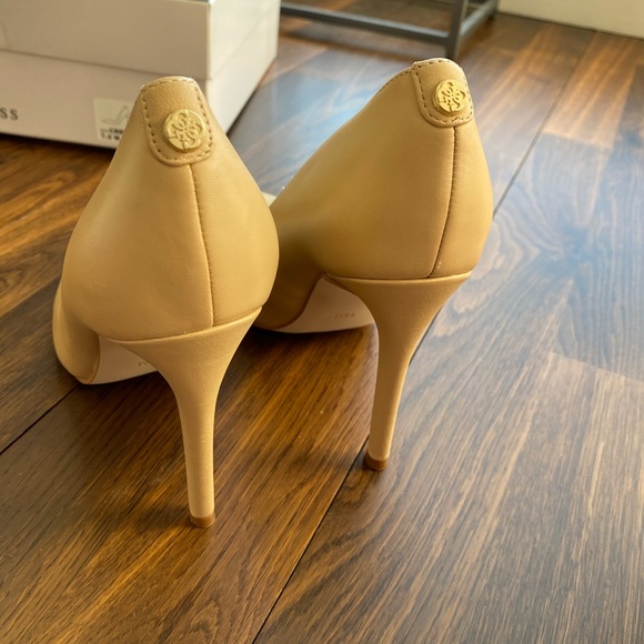 GUESS crew nude light natural leather heels NEW - Picture 2 of 4